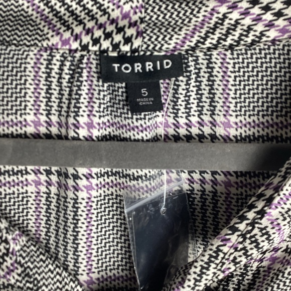 Torrid NWT size 5/ 28W Purple & black plaid Long Sleeve  Blouse tie-front blouse - Picture 4 of 10